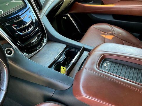 Used 2020 Cadillac Escalade Premium Luxury image 14
