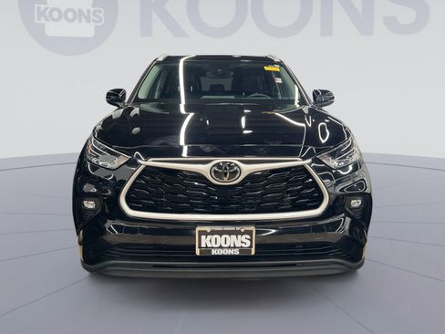 Used 2022 Toyota Highlander XLE image 7
