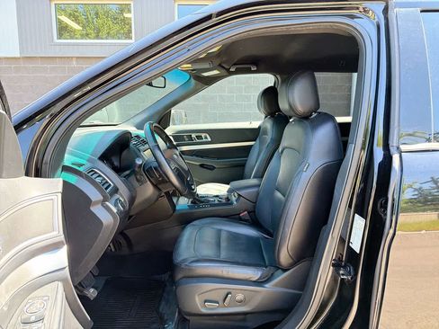Used 2016 Ford Explorer XLT w/ Equipment Group 202A AWD/4WD image 21