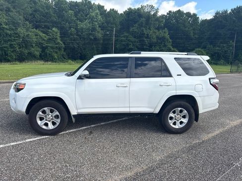 Used 2019 Toyota 4Runner SR5 RWD image 2