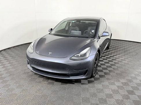 Used 2022 Tesla Model 3 Performance image 3