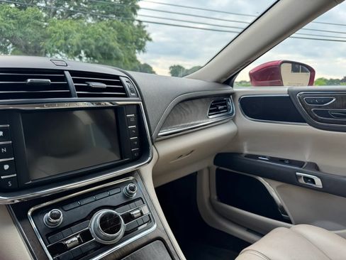Used 2017 Lincoln Continental Select w/ Technology Package FWD image 23