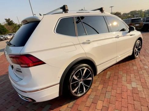 Used 2022 Volkswagen Tiguan SEL R-Line AWD/4WD image 9