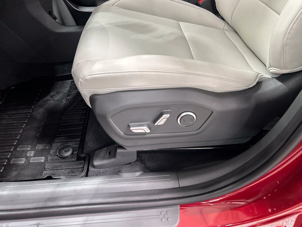 Used 2026 Hyundai Santa Fe SEL AWD/4WD image 10