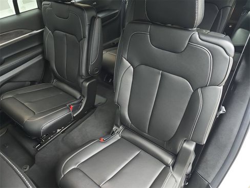 New 2025 Jeep Grand Cherokee L Limited w/ MOPAR Finishing Package image 16