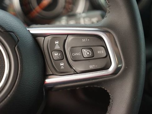 Used 2023 Jeep Wrangler Unlimited Sahara AWD/4WD image 23