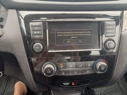 Used 2019 Nissan Rogue Sport S FWD image 11
