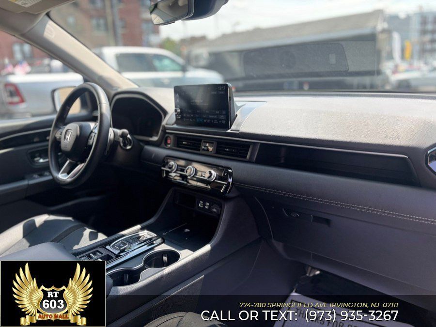 Used 2025 Honda Pilot Touring image 17
