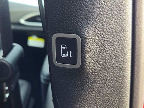 New 2026 Chrysler Pacifica Select image 12