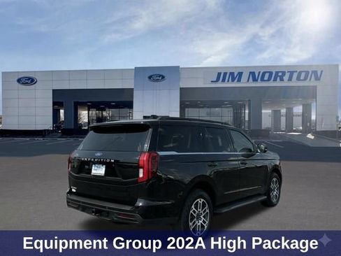 Used 2025 Ford Expedition Active AWD/4WD image 4