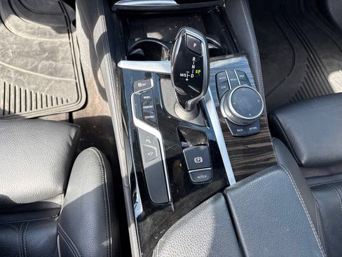 Used 2020 BMW 530i w/ Premium Package RWD image 16