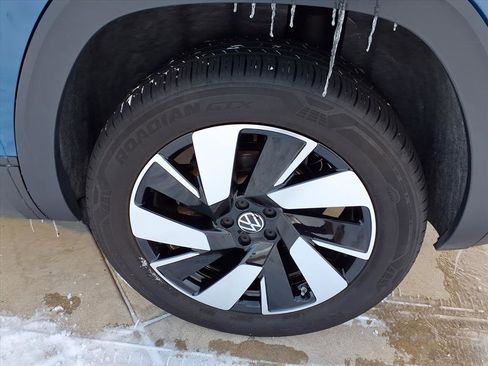 Used 2025 Volkswagen Atlas Cross Sport SE image 11