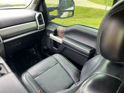 Used 2019 Ford F250 Lariat w/ Lariat Value Package image 32