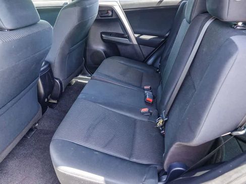 Used 2018 Toyota RAV4 LE FWD image 17