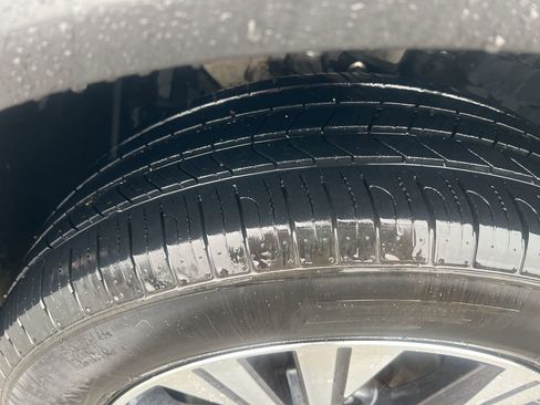 Used 2021 Nissan Rogue SV image 11