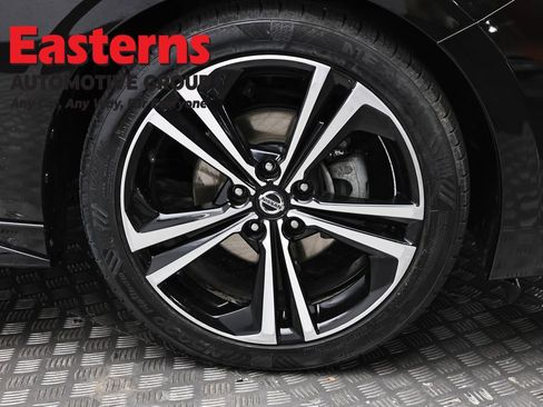 Used 2023 Nissan Sentra SR w/ SR Premium Package image 32