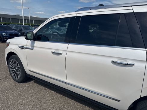 Used 2019 Lincoln Navigator L Reserve AWD/4WD image 17