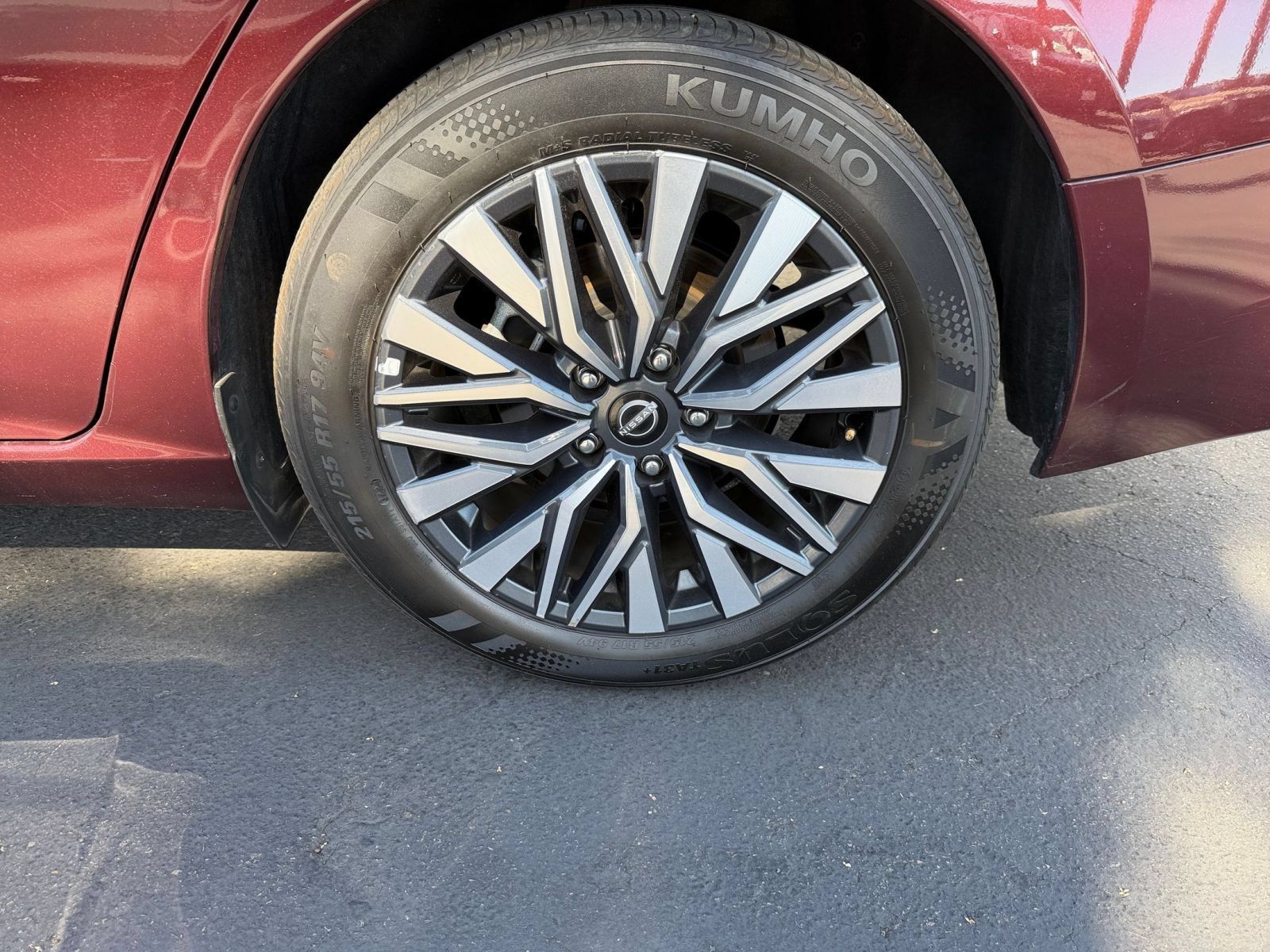 Used 2025 Nissan Altima 2.5 SV FWD image 29
