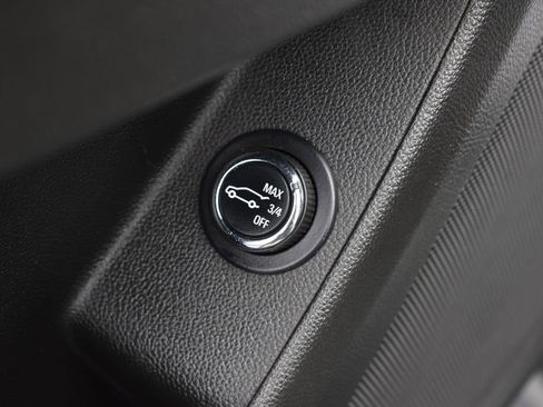 Used 2023 Chevrolet Traverse LT FWD image 19