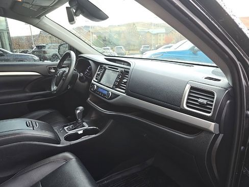 Used 2019 Toyota Highlander XLE image 7