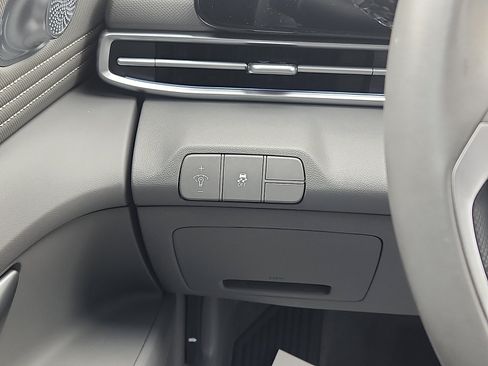 Certified 2024 Hyundai Elantra SEL w/ Convenience Package FWD image 13
