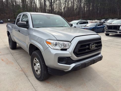 Used 2022 Toyota Tacoma SR image 2