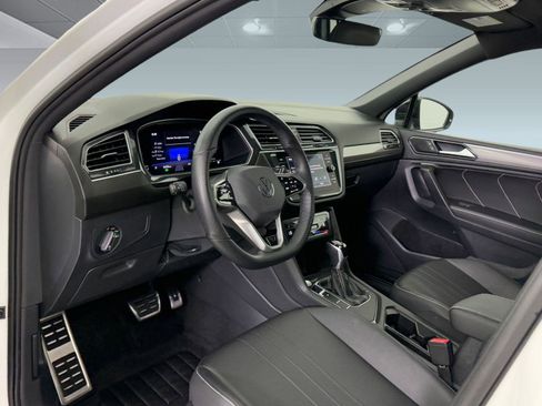 Used 2024 Volkswagen Tiguan SE R-Line image 4