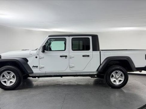 Used 2023 Jeep Gladiator Sport image 3