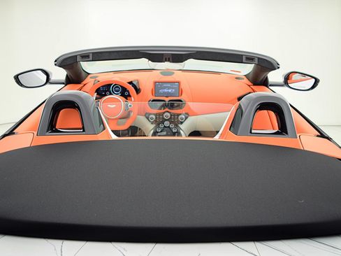Used 2023 Aston Martin V8 Vantage Roadster RWD image 5