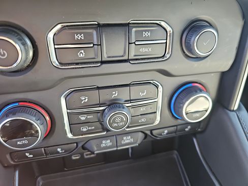 Used 2022 Chevrolet Tahoe Z71 w/ Luxury Package image 20