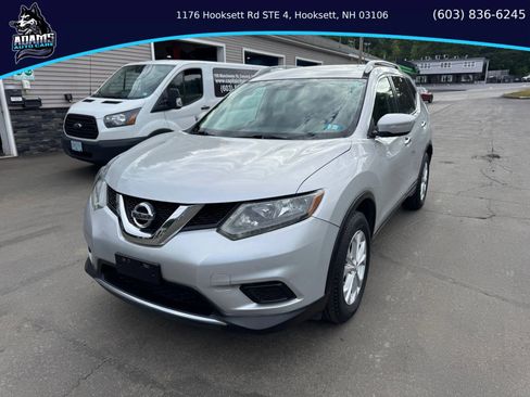 Used 2014 Nissan Rogue SV image 2