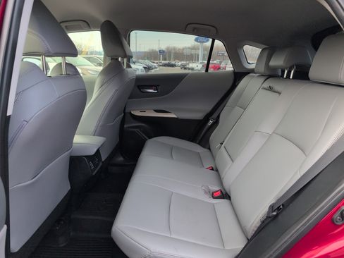 Used 2022 Toyota Venza XLE image 30