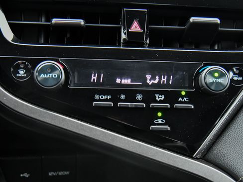 Used 2022 Toyota Camry XSE image 23