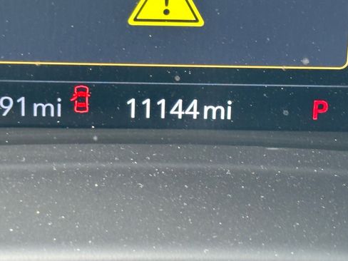 Used 2023 Buick Envision Essence image 10