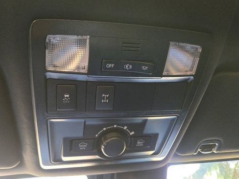Used 2019 Toyota Tacoma TRD Off-Road w/ Technology Package AWD/4WD image 26