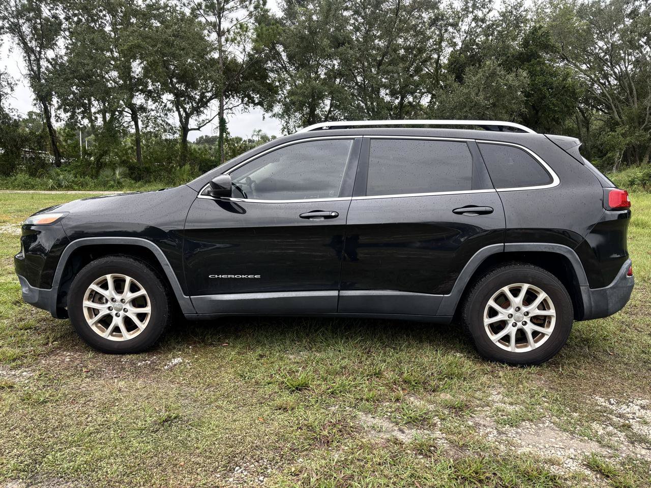 Used 2014 Jeep Cherokee Latitude AWD/4WD image 2