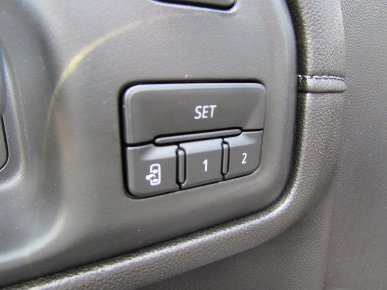 Used 2023 GMC Sierra 3500 Denali w/ Denali Black Diamond Edition AWD/4WD image 21