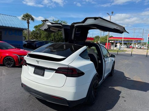 Used 2022 Tesla Model X image 4