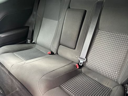 Used 2018 Dodge Challenger SXT image 4