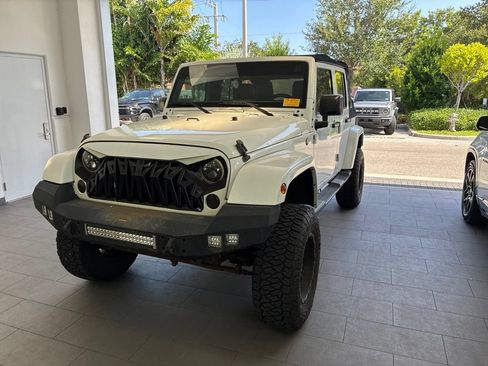 Used 2016 Jeep Wrangler Unlimited Sahara w/ Connectivity Group AWD/4WD image 3