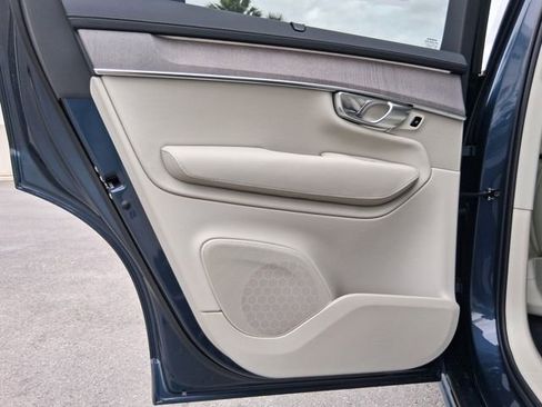 New 2026 Volvo XC90 B6 Ultra w/ Protection Package Premier AWD/4WD image 14
