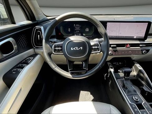 Used 2024 Kia Sorento S w/ Panoramic Sunroof Package FWD image 10