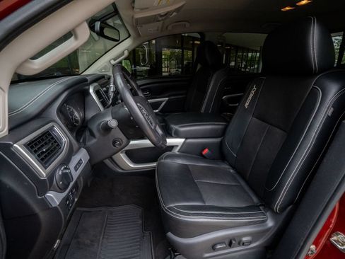Used 2019 Nissan Titan PRO-4X w/ Pro-4x Convenience Package AWD/4WD image 8