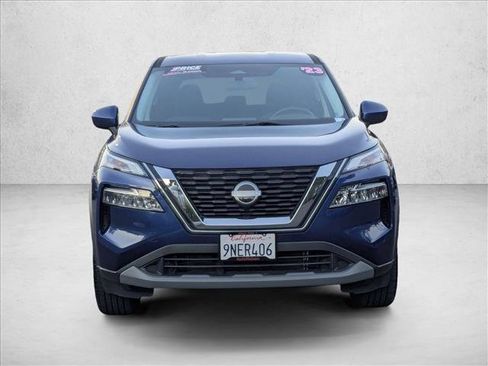 Used 2023 Nissan Rogue SV image 2