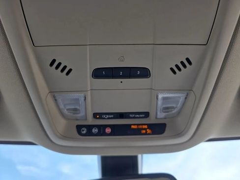 Used 2020 Buick Enclave Essence FWD image 33