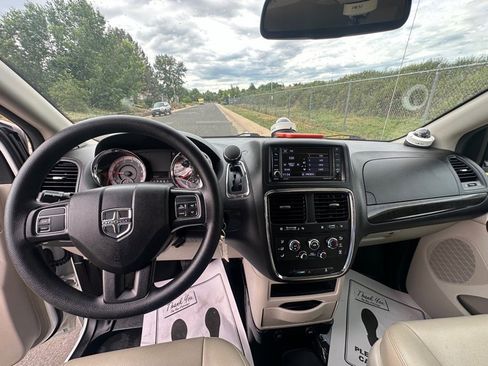 Used 2019 Dodge Grand Caravan SE image 24