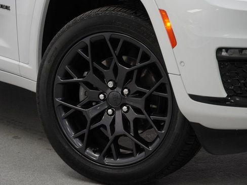 Certified 2024 Jeep Grand Cherokee L Summit image 4