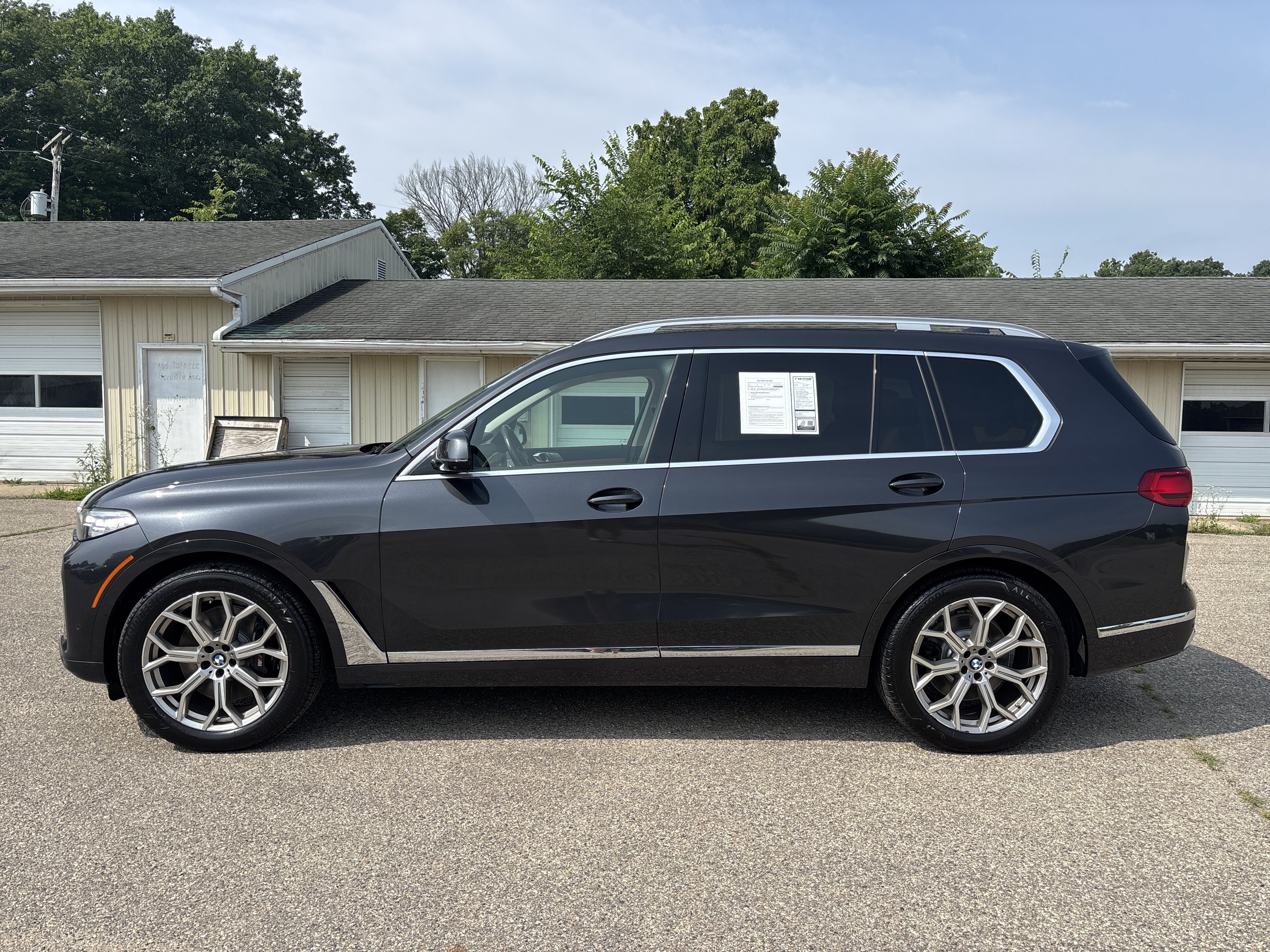 Used 2022 BMW X7 xDrive40i w/ Premium Package AWD/4WD image 8