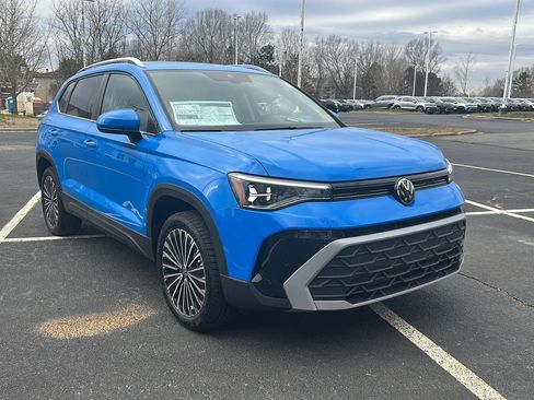 New 2026 Volkswagen Taos SE image 10