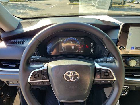 Certified 2025 Toyota Grand Highlander FWD image 28